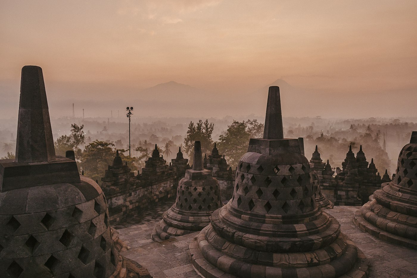 Fajar di Candi Borobudur